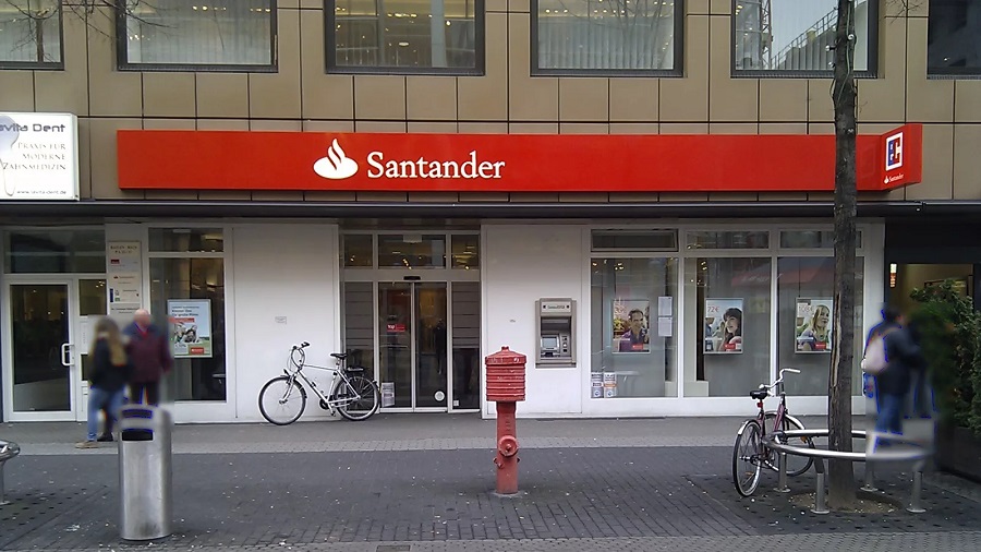 Santander Bank denies blocking payments at Coinbase