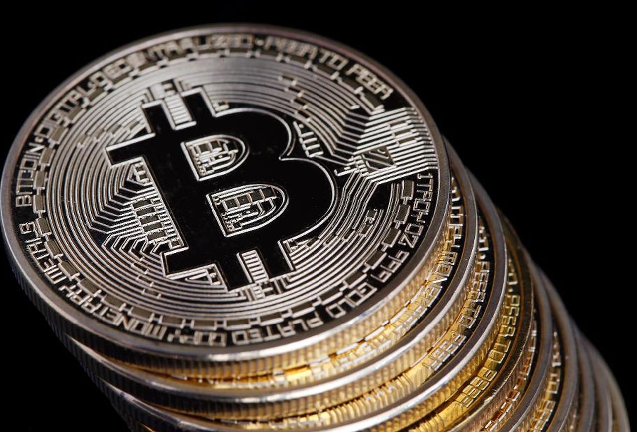 BAT increased 7% while Bitcoin fell below $ 8,800