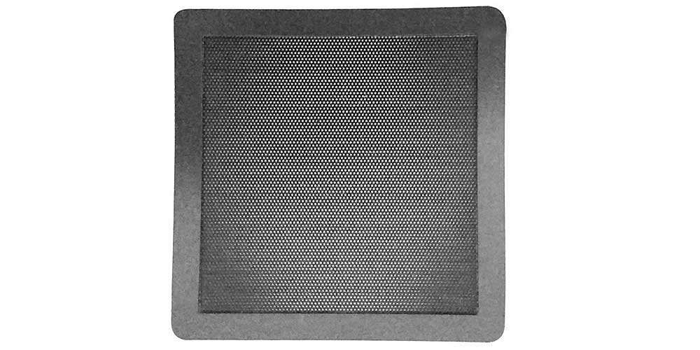 Dust-filter-nylon-2 "width =" 1000 "height =" 500 "srcset =" https://hardzone.es/app/uploads-hardzone.es/2019/11/Filtro-anti-polvo-nylon -2.jpg 1000w, https://hardzone.es/app/uploads-hardzone.es/2019/11/Filtro-anti-polvo-nylon-2-300x150.jpg 300w, https://hardzone.es/app /uploads-hardzone.es/2019/11/Filtro-anti-polvo-nylon-2-768x384.jpg 768w "sizes =" (max-width: 1000px) 100vw, 1000px "/></p>
<p>They are very common materials, widely used in top brands such as <strong>Demciflex</strong>, since they have as main advantages their <strong>flexibility </strong>and to be able to manufacture them with a fairly fine mesh. They are usually characterized by including a more or less rigid frame, either plastic <strong>ABS</strong> or flexible, so they have an added cost advantage.</p>
<p>This is not an impediment for us to find <strong>magnetized</strong>On the contrary, flexibility is a point in favor of manufacturers opting for this type of material in their magnetic products.</p>
<p><strong>Nylon or polyester are the most recommended materials for dust filters</strong> Due to the fact that they are sufficiently dense in their mesh, but do not become too restrictive for the passage of air, therefore, the vast majority of chassis manufacturers use these materials for their filters.</p>
<h2>Metal</h2>
<p style=