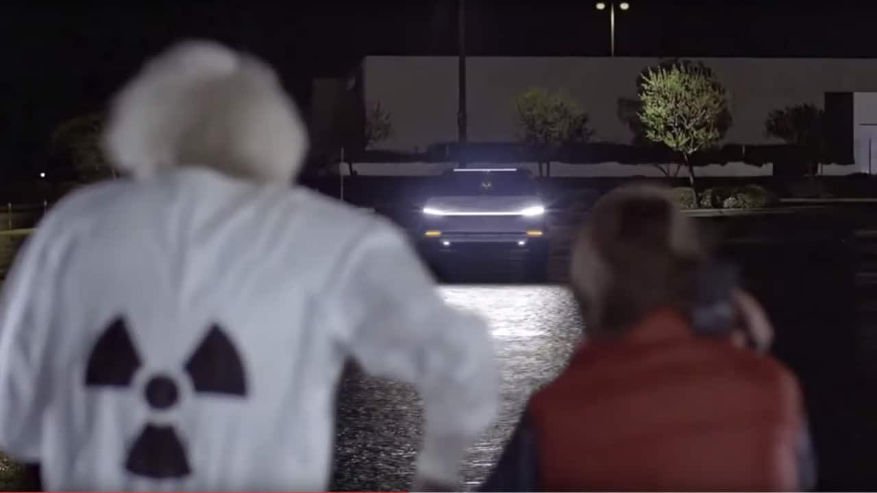 A Cybertruck that travels through time? Here is Tesla's pickup in the movie Back to the Future