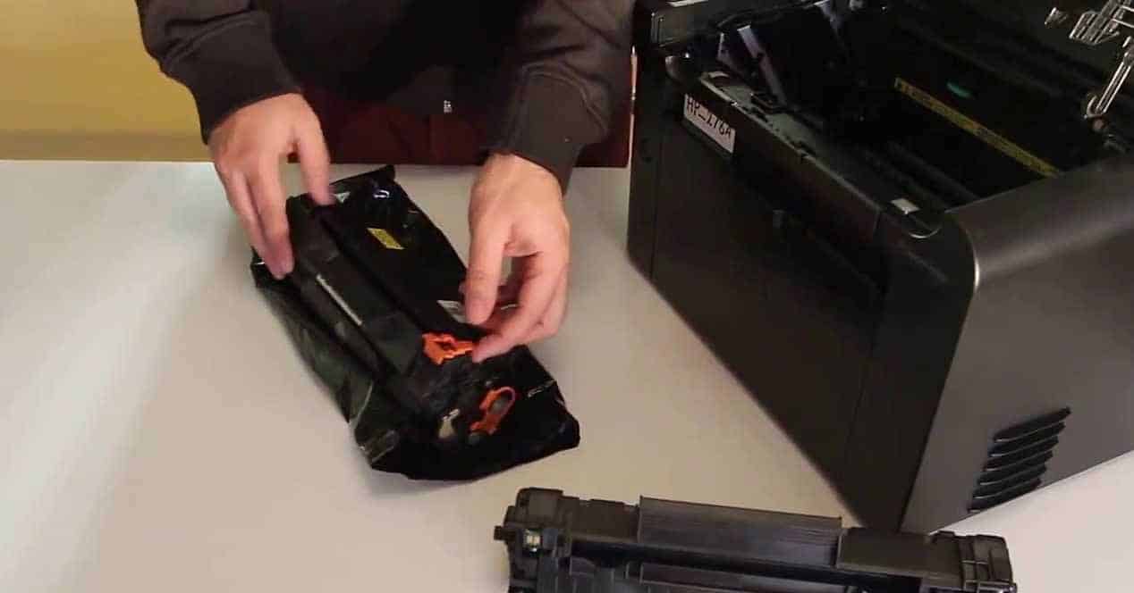 How to change the toner of a laser printer for a new one