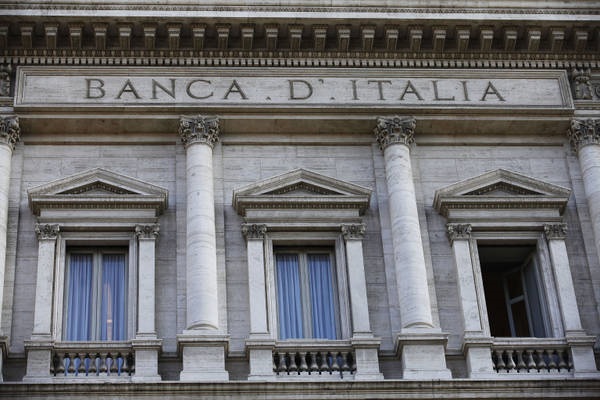 Italian Bank Starts Bitcoin Sales