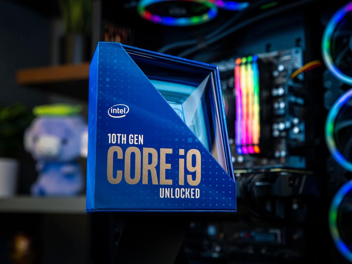 Intel Core i9-10900K flies at 7.7 GHz
