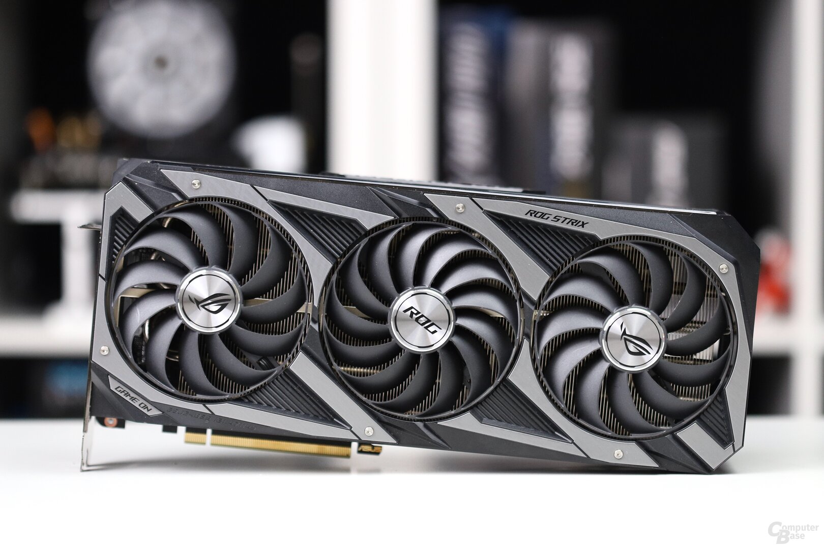 The Asus GeForce RTX 3090 Strix OC in the test