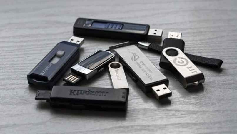 usb sticks to save data in different formats