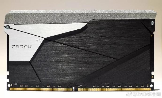 First-ever 32 GB DDR4 modules