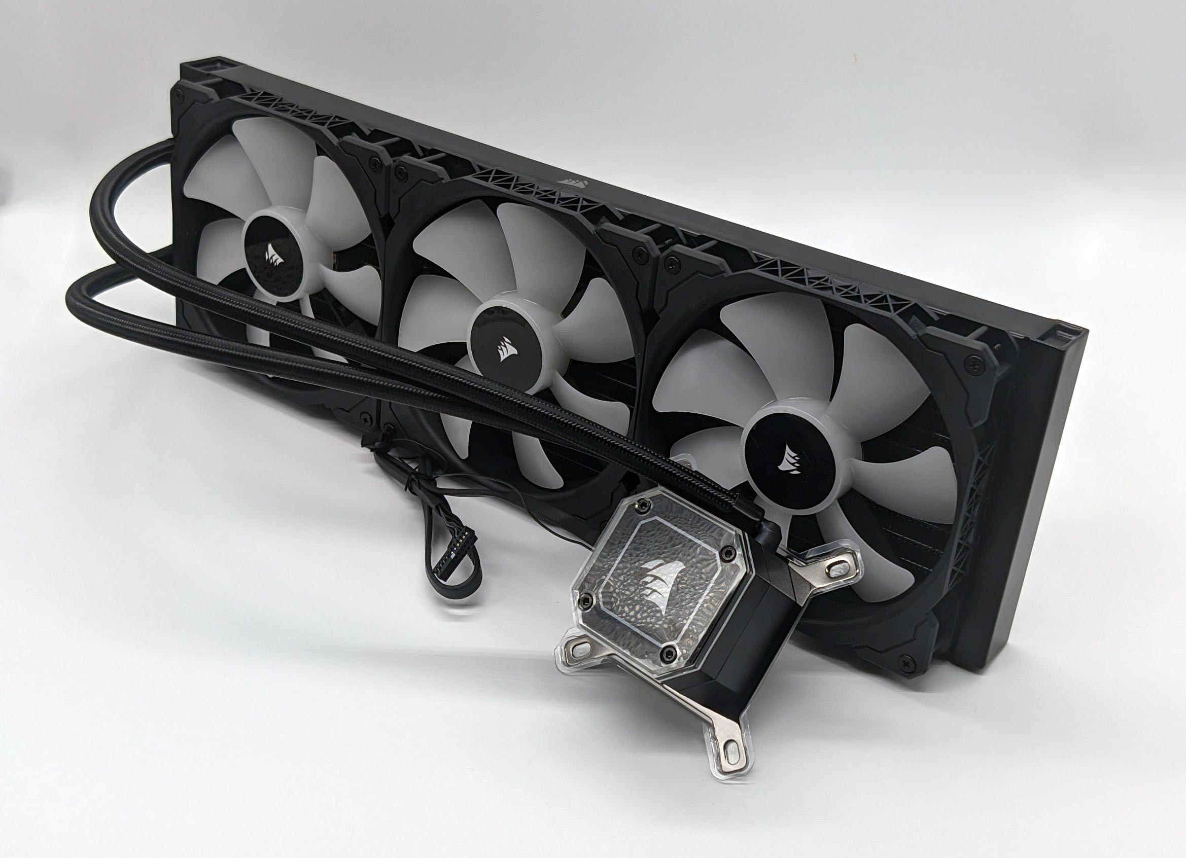 Corsair H170i ELITE CAPELLIX All-in-One CPU water cooler put to the test - How does the oversized 420 mm monster fare?