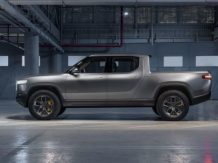 The electric Rivian R1T pickup impresses with its range and acceleration