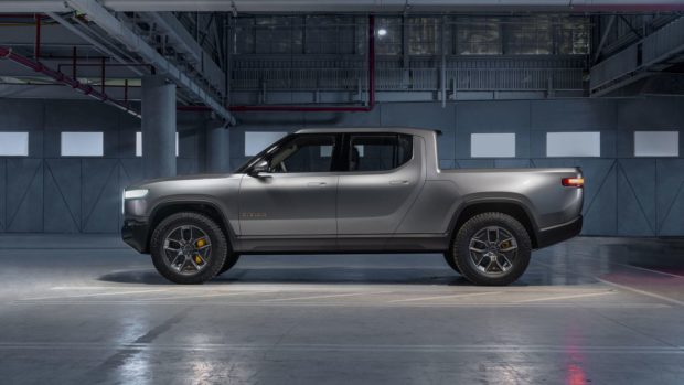 The electric Rivian R1T pickup impresses with its range and acceleration