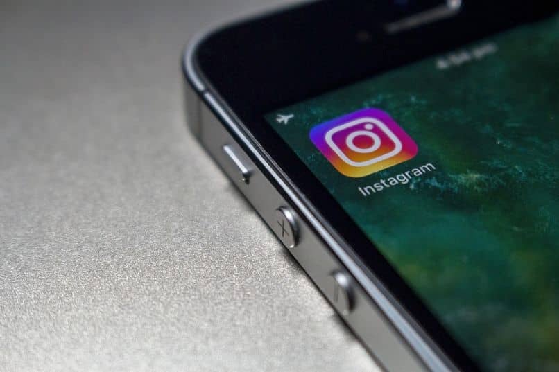 open instagram application and solve sound from the social network