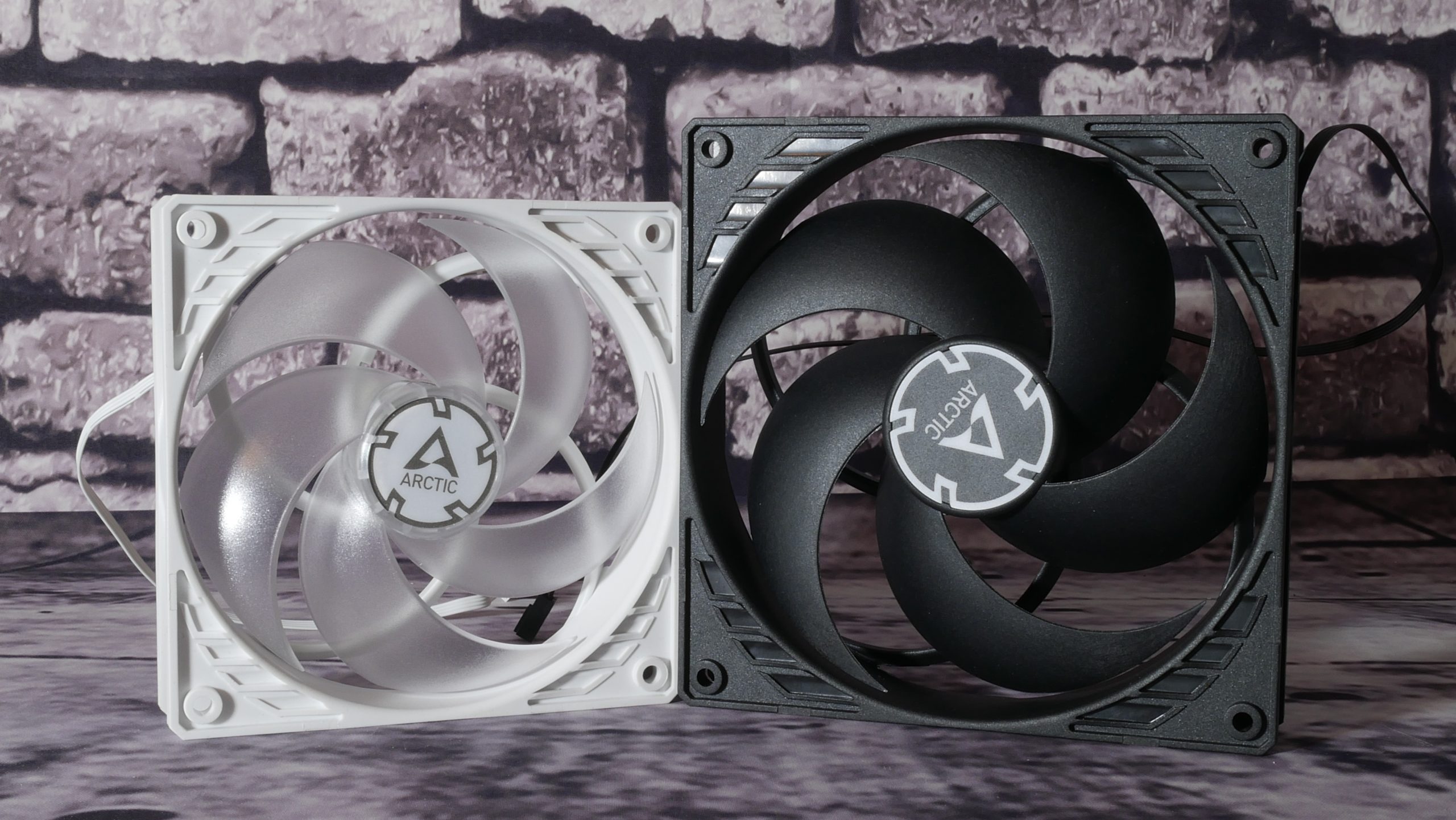 Unpleasant noises and humming with case fans: Arctic P12 versus P14 in the detailed test