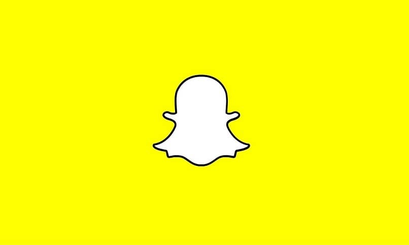 Logo de Snapchat en fondo negro