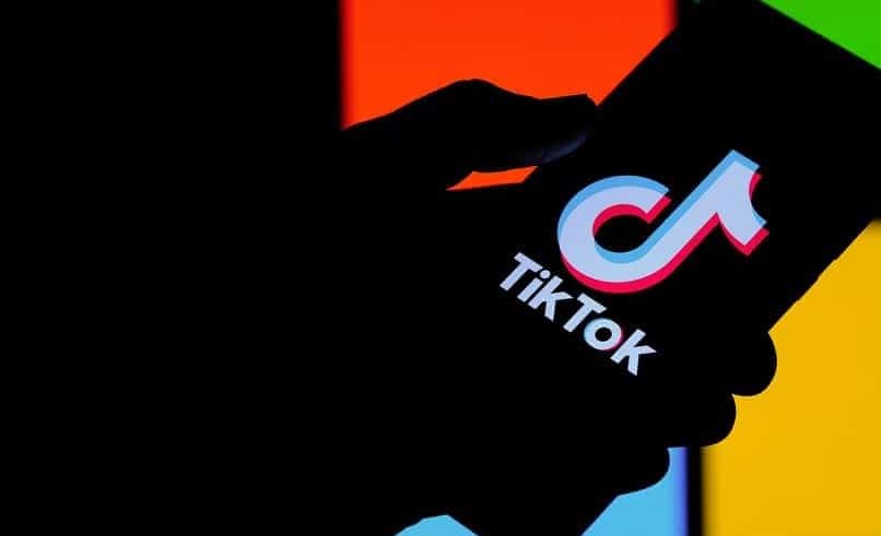 How to React to Others' Comments on TikTok?  - Answer and do Duets