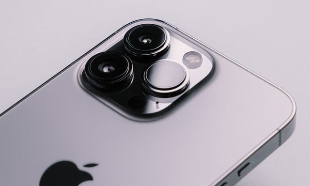 How to disable auto macro mode on iPhone 13 Pro