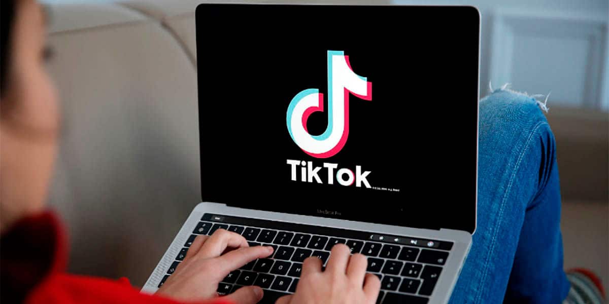How to join two or more videos on TikTok