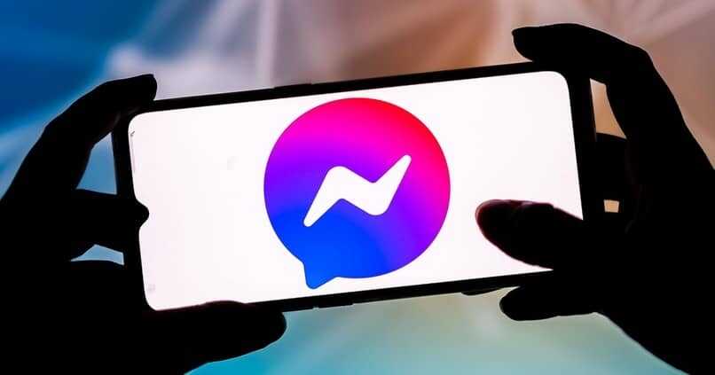 Why do you appear in Messenger as Active without you being?  - Solution here
