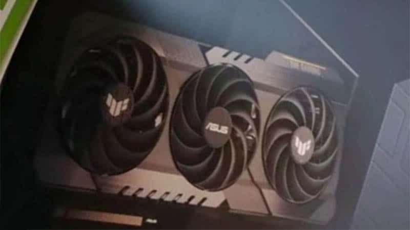 They photograph the case of the Asus RTX 3090 Ti TUF, it has improved cooling compared to the RTX 3090