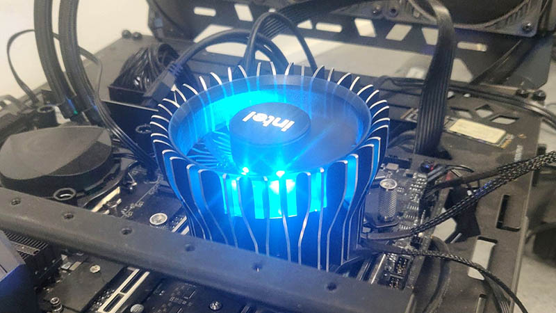 This is what the "Laminar RH1" heatsink that will include the Intel Core i9-12900 in its box looks like