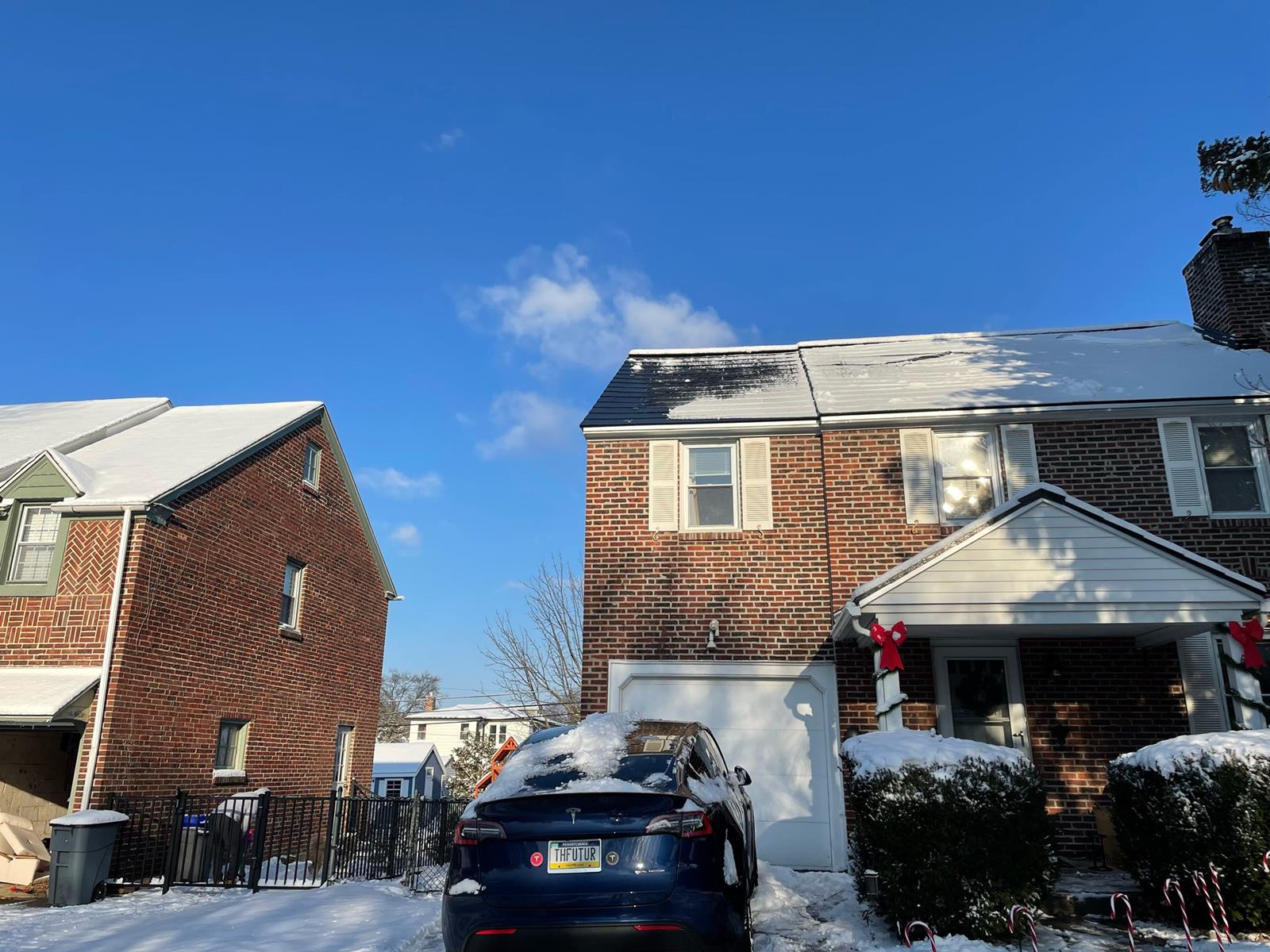 Why is snow on Tesla solar tiles not a problem?