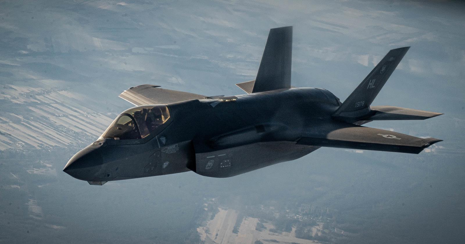 American F-35 fighters fly over Poland in full stealth mode.  They send out a warning
