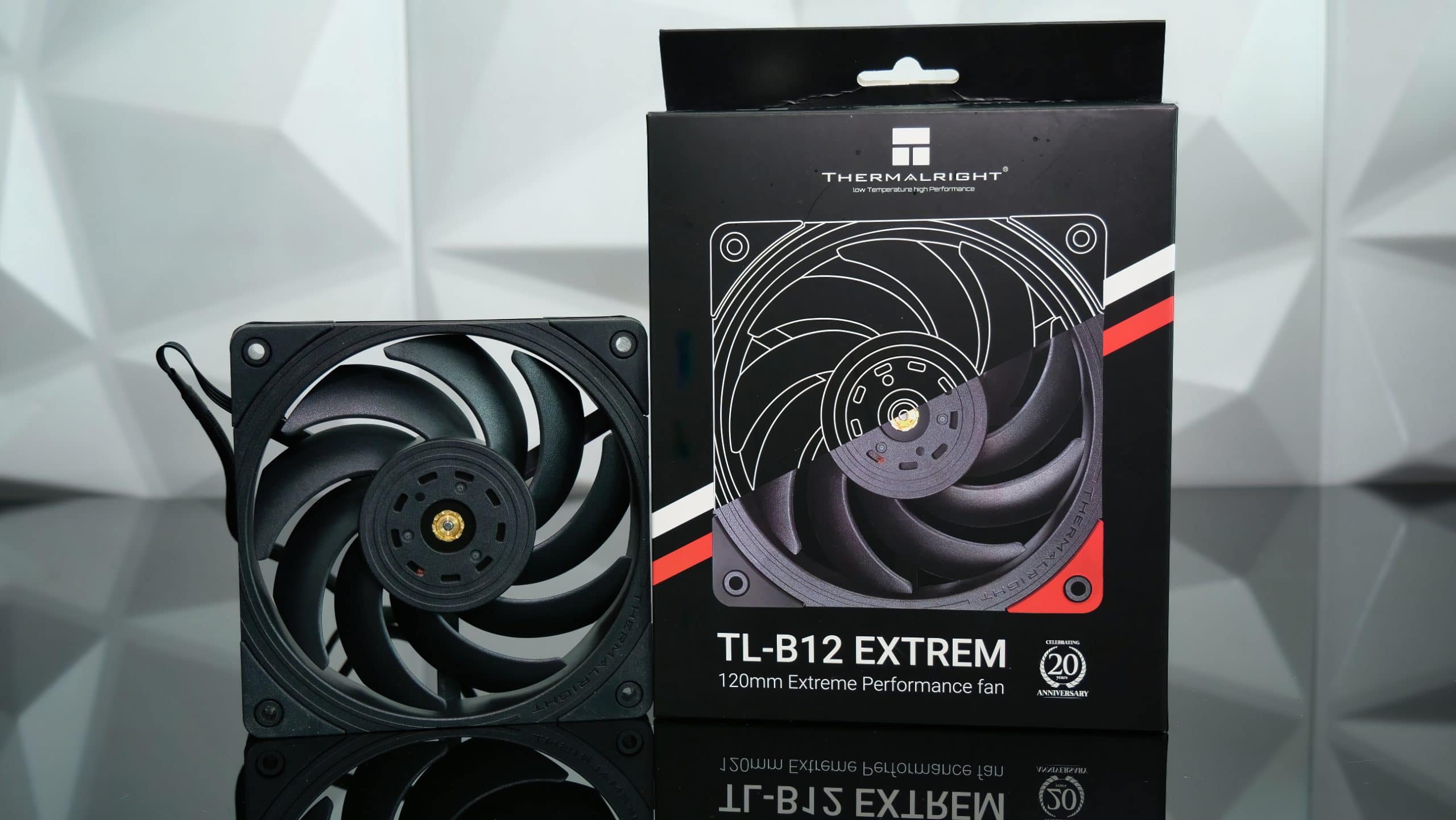 Thermalright TL-B12 Extreme in the test - crumbling case fan turbine with a lot of throughput and a nasty side k(n)ick