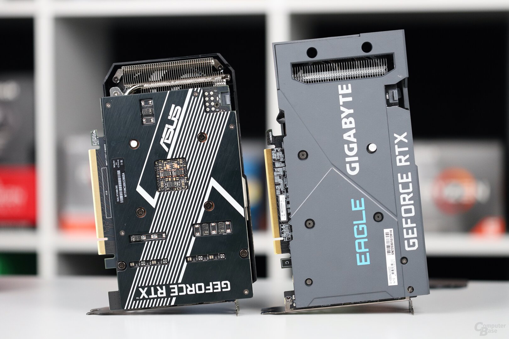 GeForce RTX 3050 from Asus (left) and Gigabyte (right) in the test